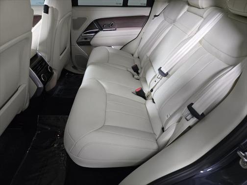 2025 Land Rover Range Rover P550e SE