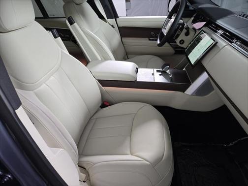 2025 Land Rover Range Rover P550e SE
