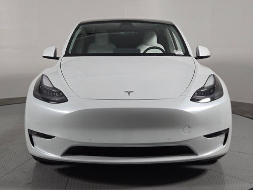 Pearl White Multi-Coat 2022 Tesla Model Y Performance Dual Motor All-Wheel Drive
