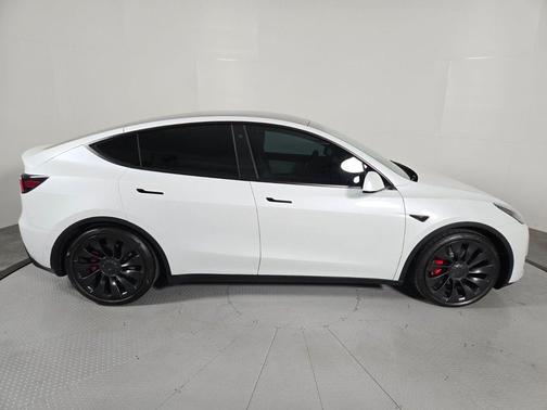 Pearl White Multi-Coat 2022 Tesla Model Y Performance Dual Motor All-Wheel Drive