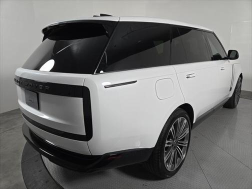2025 Land Rover Range Rover P530 SE 7 Seat