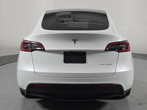 2022 Tesla Model Y Long Range Dual Motor All-Wheel Drive