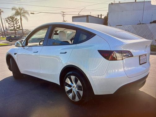 2022 Tesla Model Y Long Range Dual Motor All-Wheel Drive