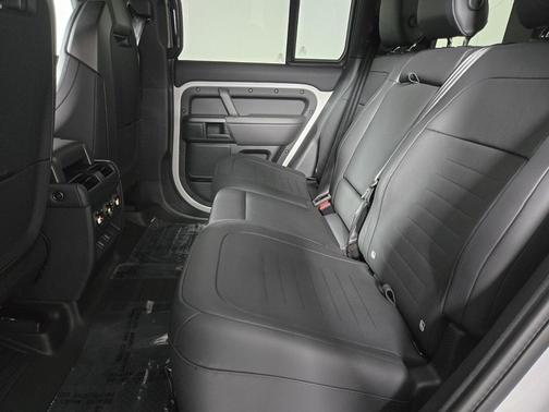 2026 Land Rover Defender P635 OCTA