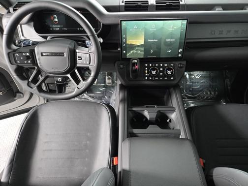 2026 Land Rover Defender P635 OCTA