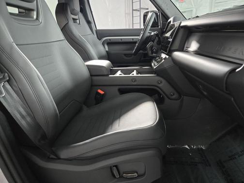 2026 Land Rover Defender P635 OCTA