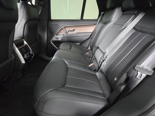2025 Land Rover Range Rover P400 SE