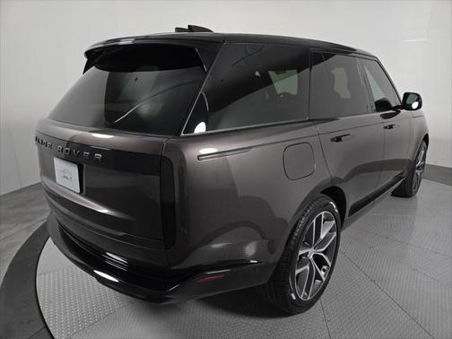 2025 Land Rover Range Rover P550e SE