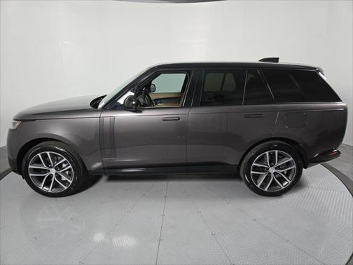 2025 Land Rover Range Rover P550e SE