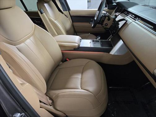 2025 Land Rover Range Rover P550e SE