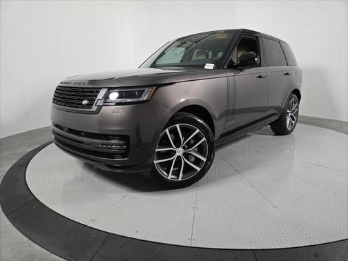 2025 Land Rover Range Rover P550e SE