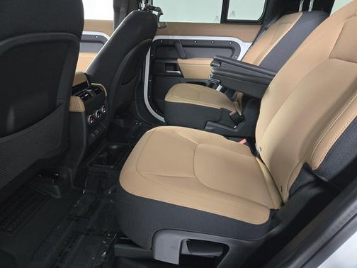 2026 Land Rover Defender V8