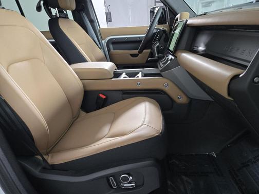 2026 Land Rover Defender V8