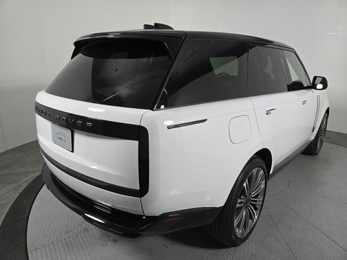 2026 Land Rover Range Rover P400 SE