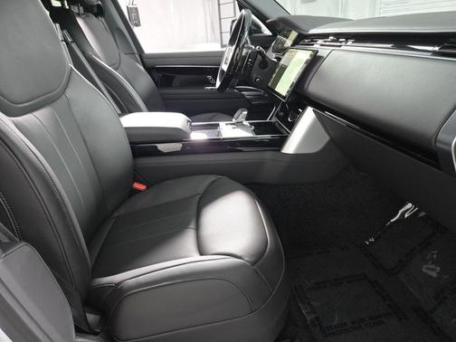 2026 Land Rover Range Rover P400 SE 7 Seat