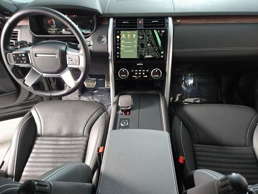 Carpathian Grey Premium Metallic 2024 Land Rover Discovery P360 Dynamic SE