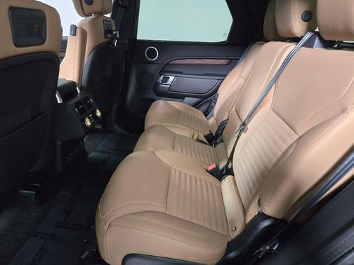 Santorini Black Metallic 2025 Land Rover Discovery P360 Dynamic SE