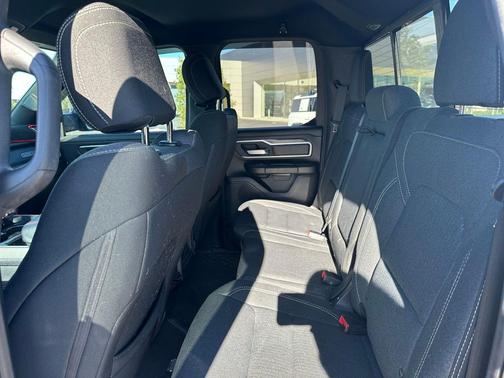 Diamond Black Crystal Pearlcoat 2019 RAM 1500 Big Horn