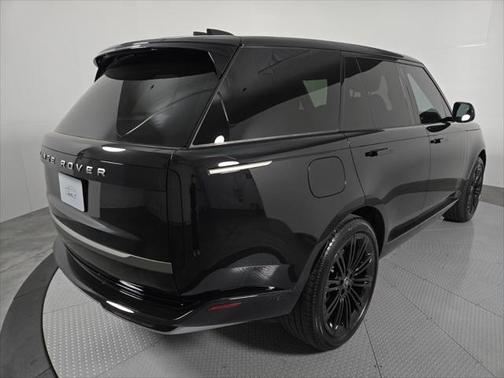 2025 Land Rover Range Rover P530 SE