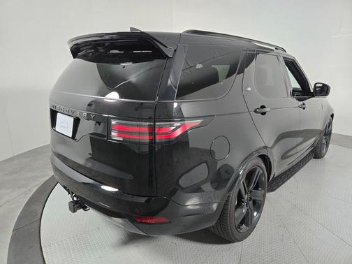 Santorini Black Metallic 2025 Land Rover Discovery P360 Dynamic SE