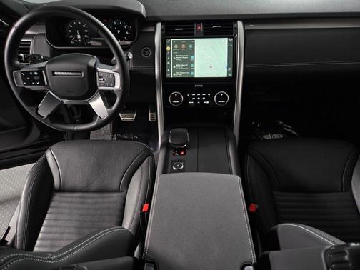 Santorini Black Metallic 2025 Land Rover Discovery P360 Dynamic SE