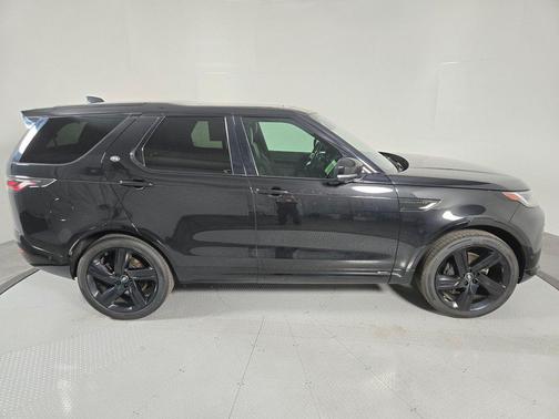 Santorini Black Metallic 2021 Land Rover Discovery P300 S R-Dynamic