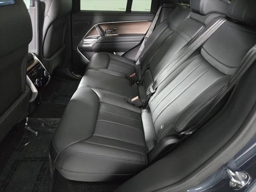 2025 Land Rover Range Rover P530 SE