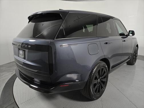 2025 Land Rover Range Rover P530 SE