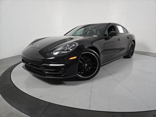2022 Porsche Panamera Base