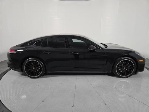2022 Porsche Panamera Base