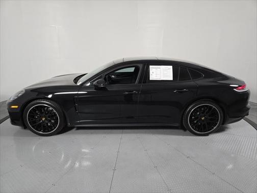 2022 Porsche Panamera Base