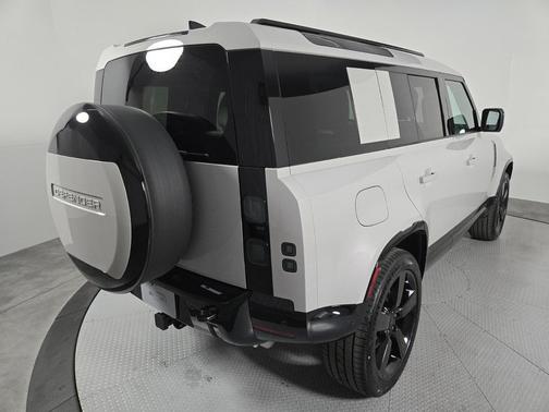 2026 Land Rover Defender P400 X-Dynamic SE