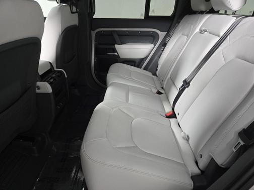 2026 Land Rover Defender P400 X-Dynamic SE