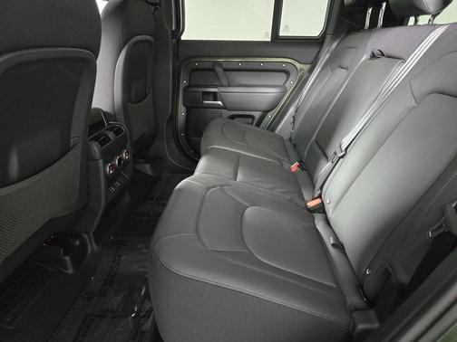 2026 Land Rover Defender P400 X