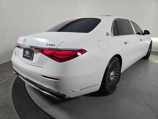 MANUFAKTUR Moonlight White Magno 2026 Mercedes-Benz Maybach S 680 Maybach S 680