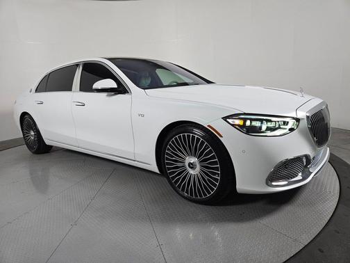 MANUFAKTUR Moonlight White Magno 2026 Mercedes-Benz Maybach S 680 Maybach S 680