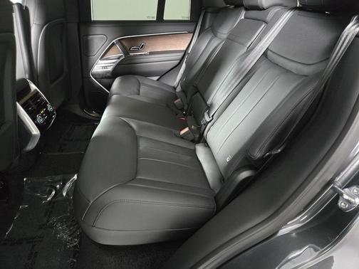 2025 Land Rover Range Rover P530 SE