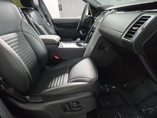 2025 Land Rover Discovery P300 S