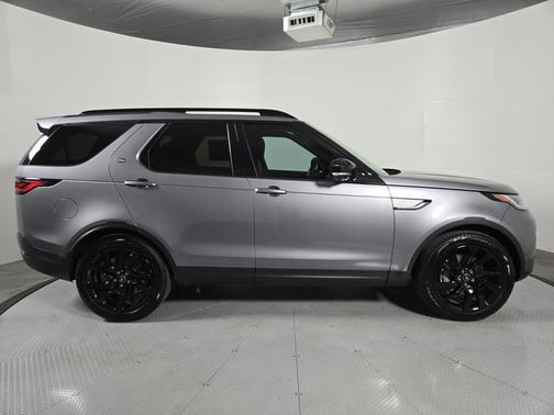2025 Land Rover Discovery P300 S