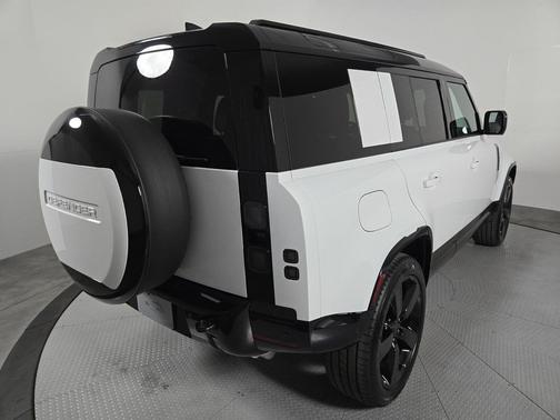 2026 Land Rover Defender X-Dynamic SE