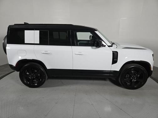 2026 Land Rover Defender X-Dynamic SE