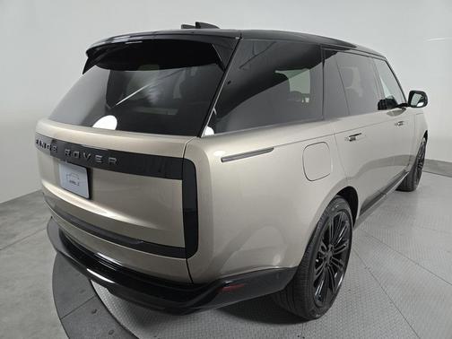 2026 Land Rover Range Rover SE