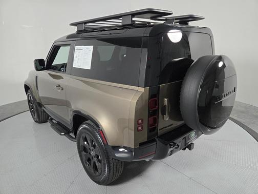 2024 Land Rover Defender 90 P400 X-Dynamic SE