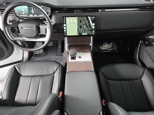 2026 Land Rover Range Rover SE