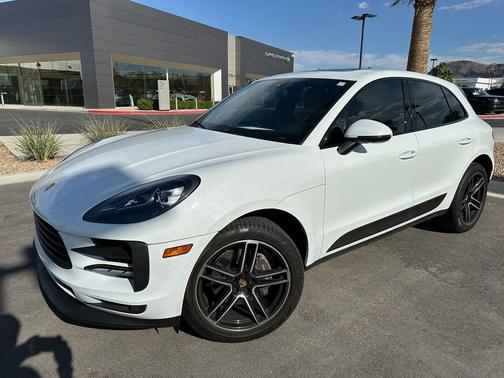 Carrara White Metallic 2021 Porsche Macan Macan
