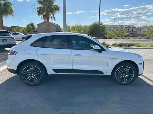 Carrara White Metallic 2021 Porsche Macan Macan