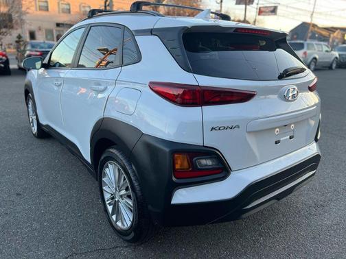2021 Hyundai KONA SEL Plus