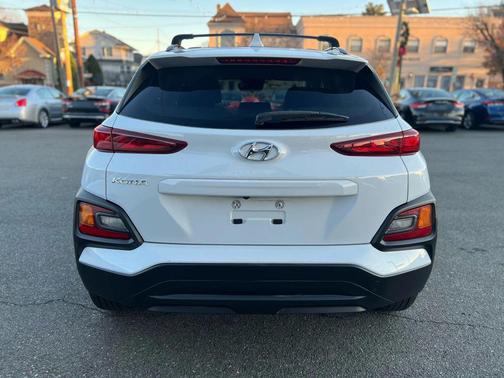 2021 Hyundai KONA SEL Plus