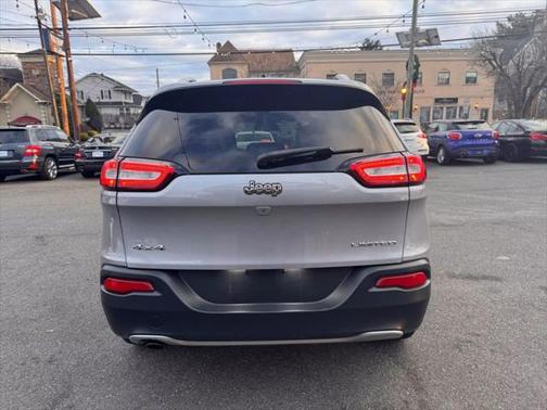 2016 Jeep Cherokee Sport