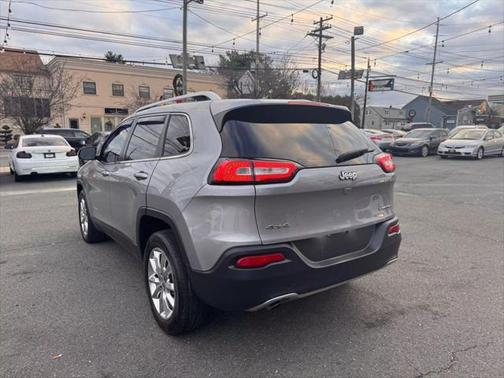 2016 Jeep Cherokee Sport